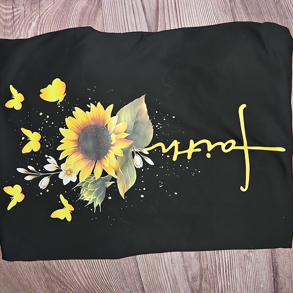 Sunflower and Butterfly Faith Graphic Tee New - Picture 2 of 3